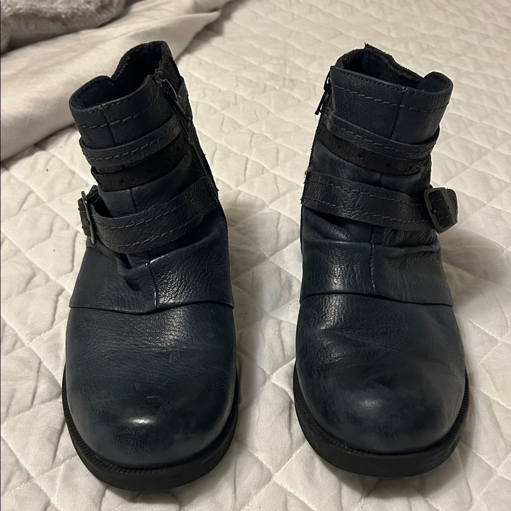 Stylish Black Ankle Boots with Buckle Straps